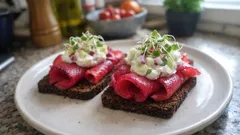 Mustaherukkagraavattu lohi – näyttävä alkupala, joka valmistuu yön yli jääkaapissa