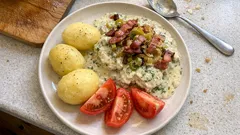 Turskagratini pekonilla ja purjolla – kermainen uuniruoka, joka onnistuu aina