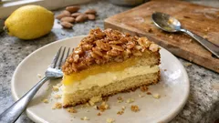 Täytetty toscakakku vaniljakreemillä ja lemon curdilla – näyttävä mutta helppo