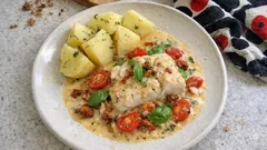 Turska viini-kermakastikkeessa – helppo tapa tehdä kala meheväksi