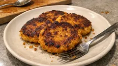 Joululaatikkopihvit pannulla – helppo tapa hyödyntää lanttulaatikon jämät