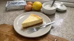 4 Hellapoliisin reseptiä yhdestä jaksosta: lohi, burgundinpata, uunijuurekset ja juustokakku