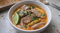 Porsaan sisäfileepata punaisessa curryssa – valmis nopeasti yhdessä padassa