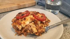 Krämig jauhelihapastavuoka uunissa – helppo kerrosvuoka, joka pysyy mehevänä