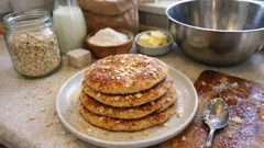 Pehmeät kaurahiutale-tekakot uunissa – tuoretta leipää pöytään nopeasti