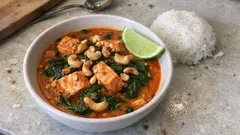 Nopea lohicurry kookosmaidolla – valmis 30 minuutissa ja viimeistellään limetillä