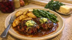 Biff à la Lindström kotona – mehevät punajuuripihvit ja rapeat lohkoperunat